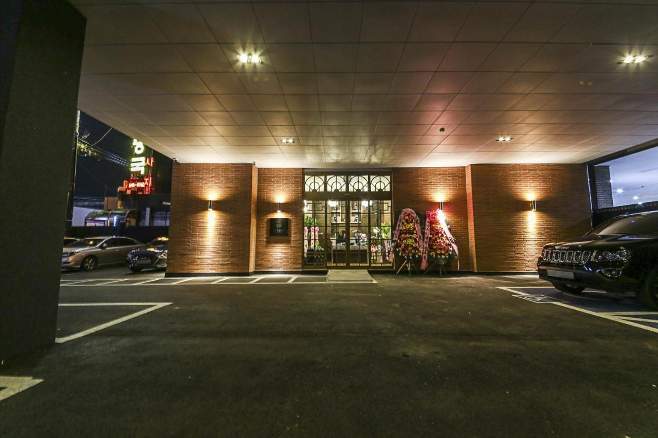 Lerocherrouge Hotel Chuncheon Extérieur photo